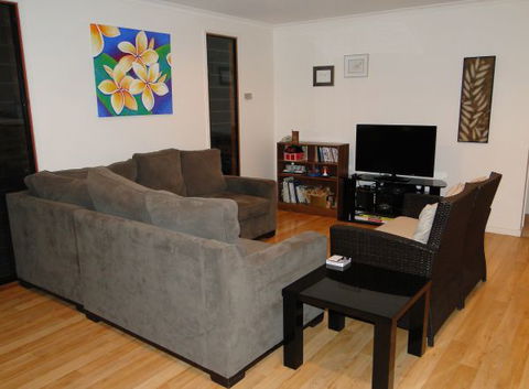 Dolphin Cove Apartment - Hervey Bay Accommodation 0