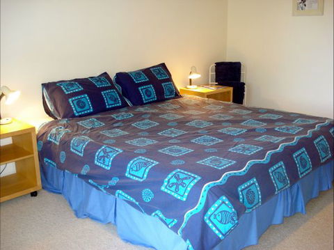 Dolphin Cove Apartment - Hervey Bay Accommodation 1