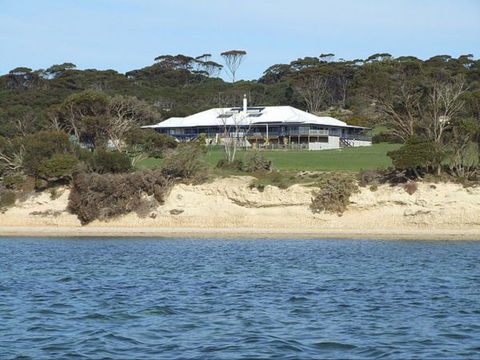 Doyle's On The Bay - Hervey Bay Accommodation 0
