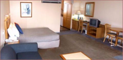 Federation Motor Inn Young - Hervey Bay Accommodation 1