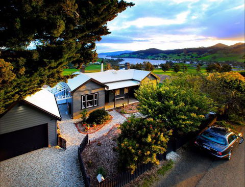 Frenchman's River - The Helmsman's House - Hervey Bay Accommodation 0