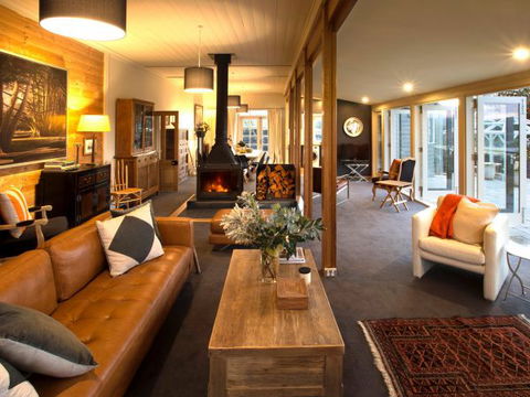Frenchman's River - The Helmsman's House - Hervey Bay Accommodation 3