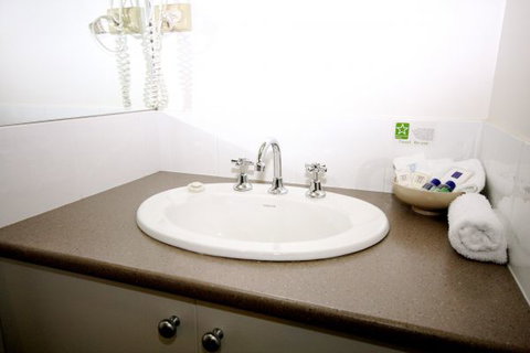 Golden Chain Wine Village Motor Inn - Hervey Bay Accommodation 7
