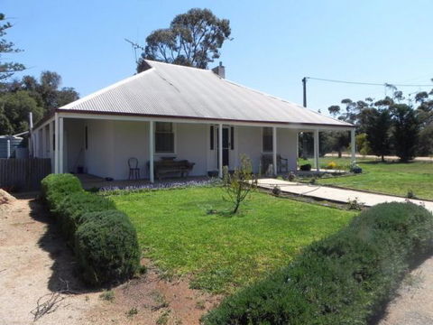 Great Grandpa Henry Retreat - Hervey Bay Accommodation 0