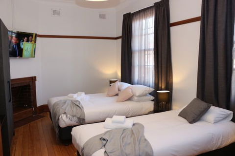 Guildford Hotel - Hervey Bay Accommodation 1