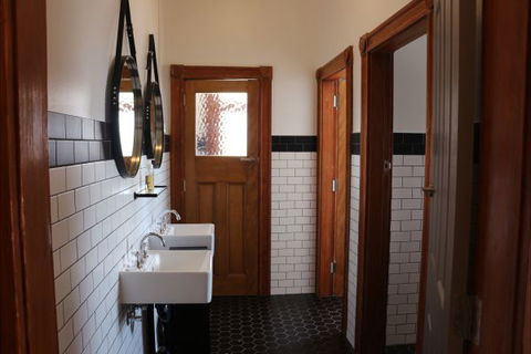 Guildford Hotel - Hervey Bay Accommodation 4