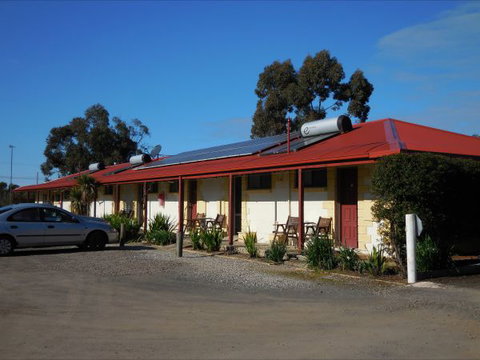 Inglewood Motel And Caravan Park - Hervey Bay Accommodation 1