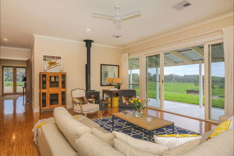 Jura House - Hervey Bay Accommodation 2