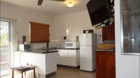 La Solana Holiday Apartments  - Mackay - Hervey Bay Accommodation 5