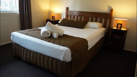 La Solana Holiday Apartments  - Mackay - Hervey Bay Accommodation 9