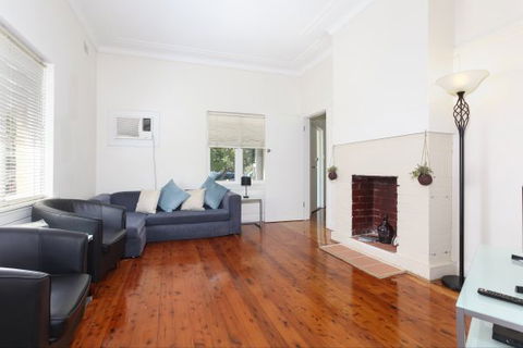 Le Bois Cottage - Hervey Bay Accommodation 1
