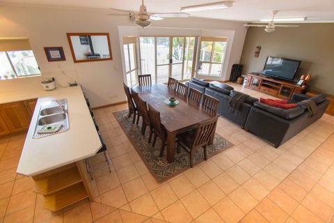 Limestone Ridge - Holiday House - Hervey Bay Accommodation 1