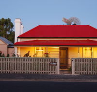 Shurdingtons Cottage - Hervey Bay Accommodation