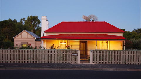 Shurdingtons Cottage - Hervey Bay Accommodation 0