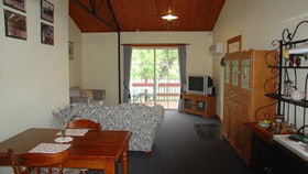 The Old Oak Bed And Breakfast - The Shearing Shed - Hervey Bay Accommodation 0