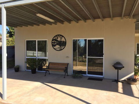 Lyreen's Apartment Bed And Breakfast - Hervey Bay Accommodation 4