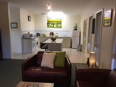 Lyreen's Apartment Bed And Breakfast - Hervey Bay Accommodation 7