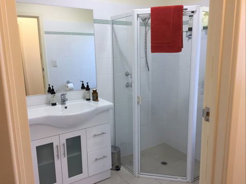 Lyreen's Apartment Bed And Breakfast - Hervey Bay Accommodation 8