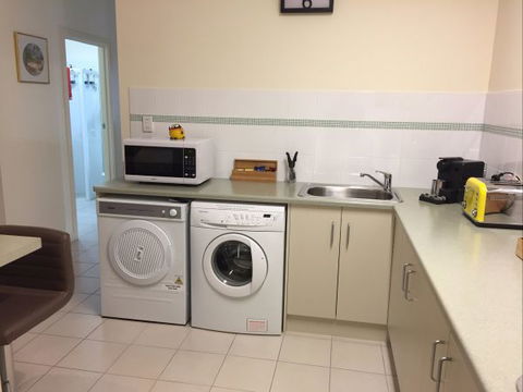Lyreen's Apartment Bed And Breakfast - Hervey Bay Accommodation 10