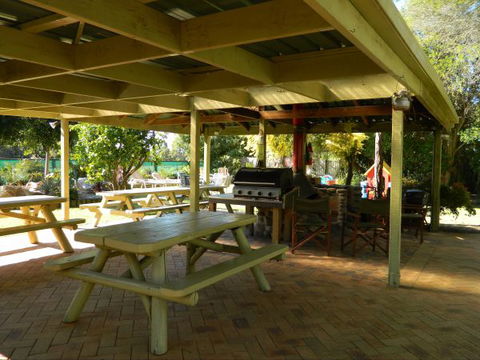 Melaleuca Grove Holiday Units & Motor Inn - Hervey Bay Accommodation 4