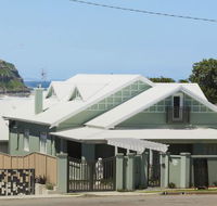 Merewether Beach House B and B - Hervey Bay Accommodation
