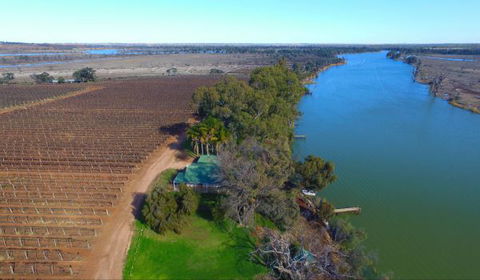 Mundic Waterfront Cottages - Hervey Bay Accommodation 0