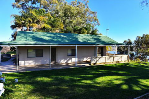 Mundic Waterfront Cottages - Hervey Bay Accommodation 1
