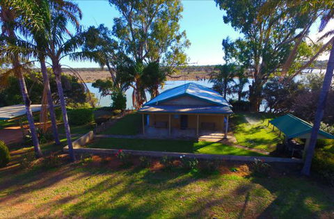 Mundic Waterfront Cottages - Hervey Bay Accommodation 2