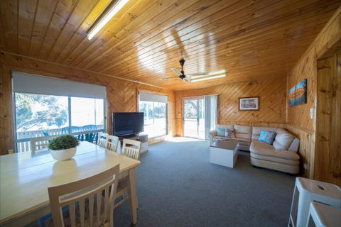 Mundic Waterfront Cottages - Hervey Bay Accommodation 6