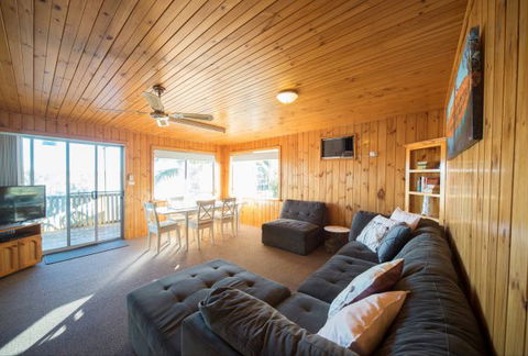 Mundic Waterfront Cottages - Hervey Bay Accommodation 8