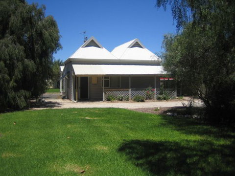 Naracoorte – Showgrounds Cottage - Hervey Bay Accommodation 1