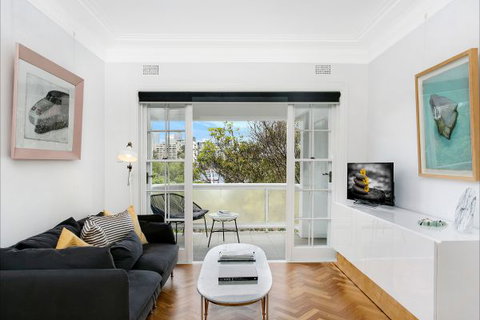 New Beach Apartment - Hervey Bay Accommodation 1