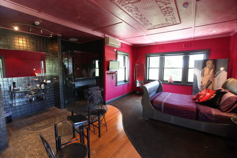 Oakdene Vineyards Guesthouse - Hervey Bay Accommodation 0