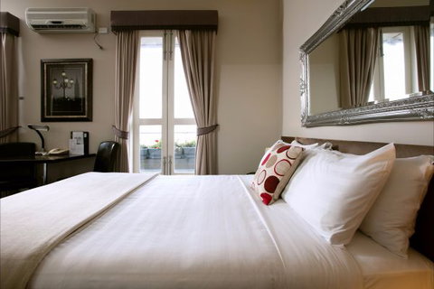 Oscar's Hotel And Cafe Bar - Hervey Bay Accommodation 0