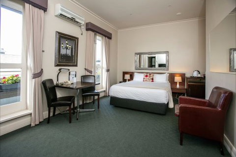 Oscar's Hotel And Cafe Bar - Hervey Bay Accommodation 1