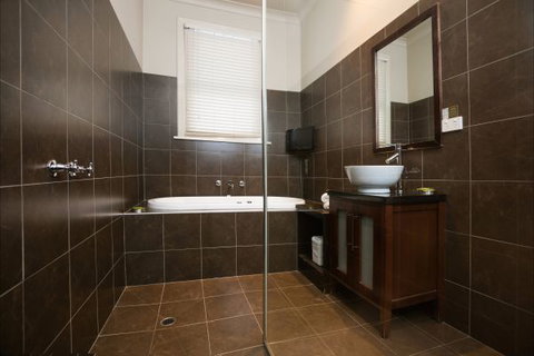 Oscar's Hotel And Cafe Bar - Hervey Bay Accommodation 2