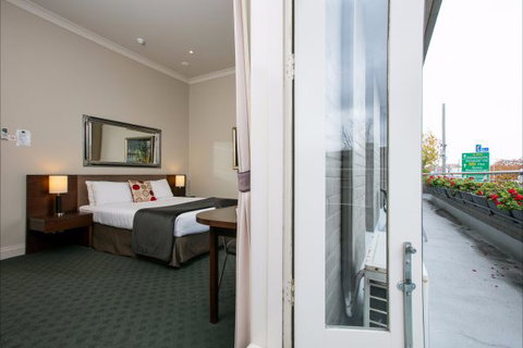 Oscar's Hotel And Cafe Bar - Hervey Bay Accommodation 4