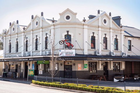 Pedens Hotel - Hervey Bay Accommodation 0