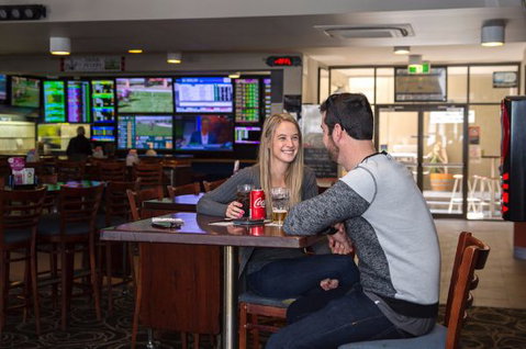 Pedens Hotel - Hervey Bay Accommodation 1