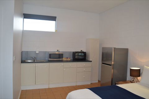 Penguin Seaside Motel - Hervey Bay Accommodation 2