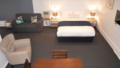 Penguin Seaside Motel - Hervey Bay Accommodation 3