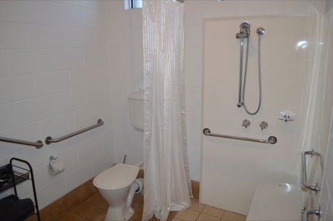 Penguin Seaside Motel - Hervey Bay Accommodation 5