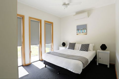 RED FIN Part Of BLUE FIN HOLIDAY HOMES - Hervey Bay Accommodation 4