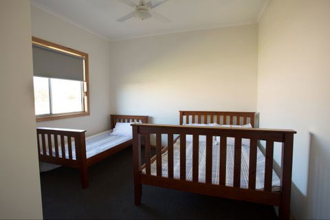 RED FIN Part Of BLUE FIN HOLIDAY HOMES - Hervey Bay Accommodation 6