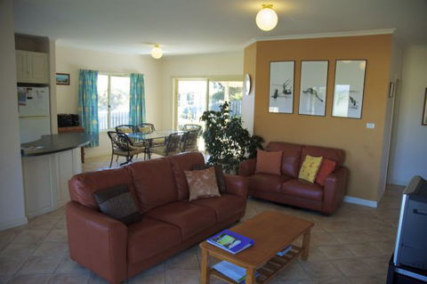 Seashells Apartments Unit 2 - Hervey Bay Accommodation 0