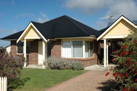 Seashells Apartments Unit 2 - Hervey Bay Accommodation 1