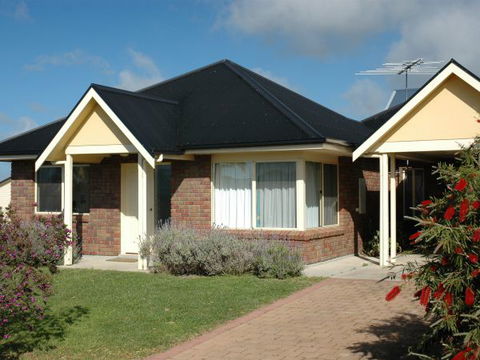 Seashells Apartments Unit 2 - Hervey Bay Accommodation 3