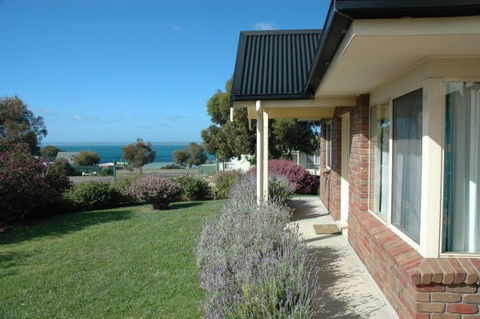 Seashells Apartments Unit 2 - Hervey Bay Accommodation 4
