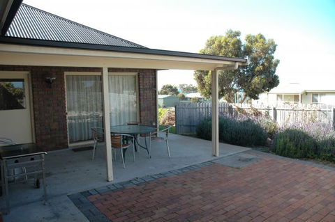 Seashells Apartments Unit 2 - Hervey Bay Accommodation 5