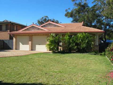 Seawest - Hawks Nest Accommodation - Hervey Bay Accommodation 0
